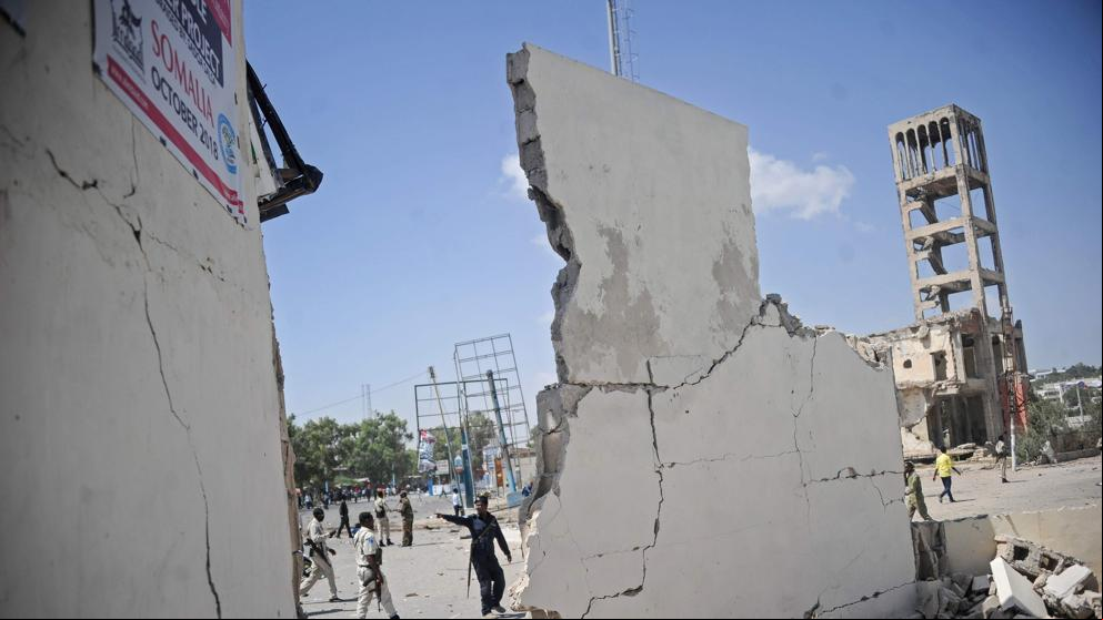 Aumentan a 12 los fallecidos en dos explosiones en el centro de Mogadiscio