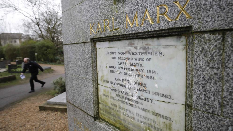 Atacada con un martillo la tumba de Karl Marx en Londres