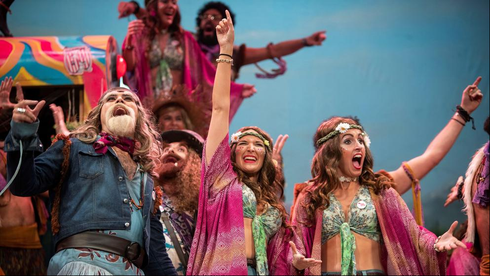 Se inaugura el Carnaval de Cádiz a ritmo de verso de Joaquín Sabina
