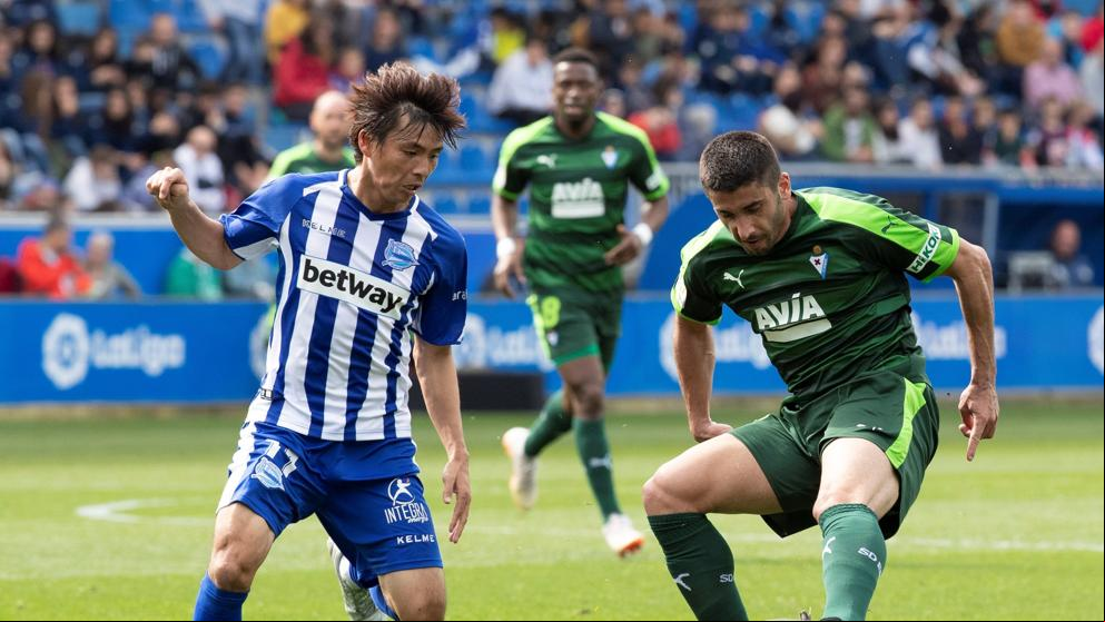 Alavés y Eibar se reparten los puntos en un duelo muy abierto