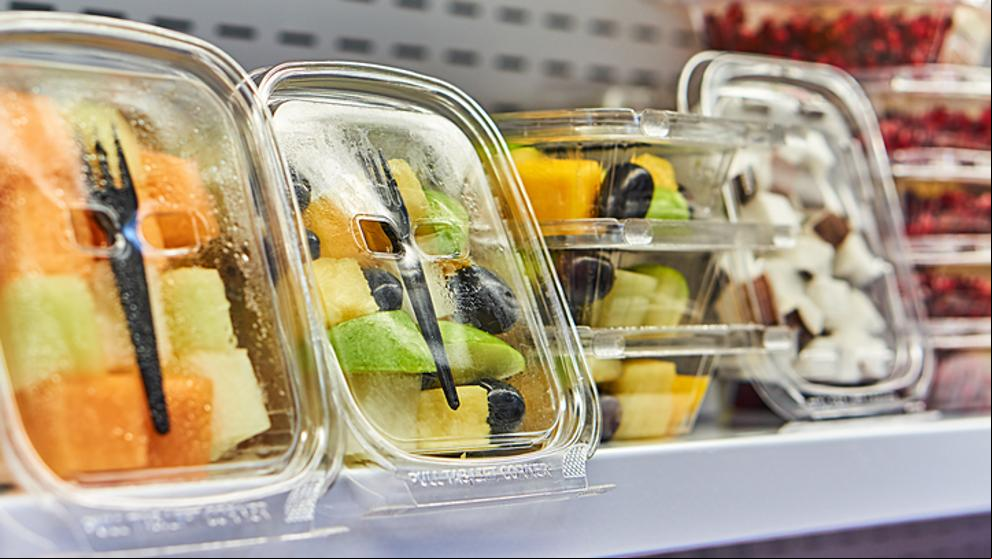 Carrefour permite a los clientes usar sus propios envases contra el plástico