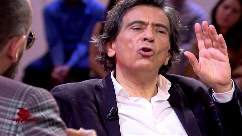 Sabina firma un manifiesto que defiende a Arcadi Espada