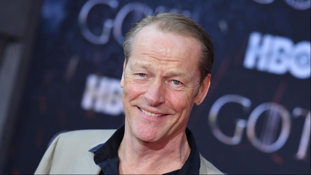 Iain Glen de ‘Juego de tronos’ será un Batman maduro en la serie ‘Titans’