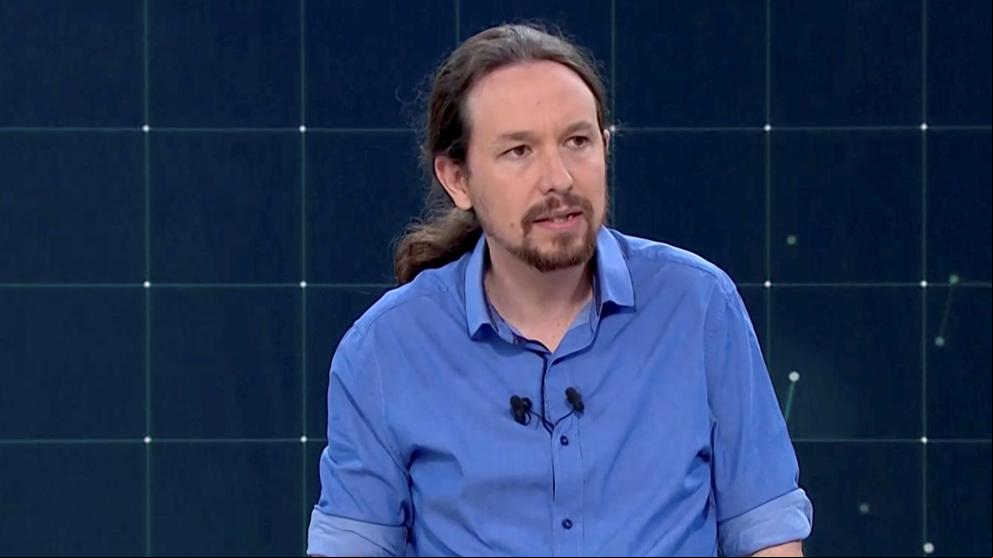 Iglesias evita corbatas y banderas y apela a los derechos de la ciudadanía