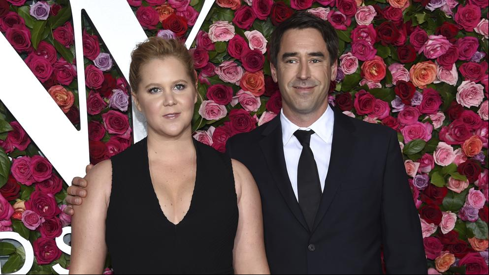 Amy Schumer y su marido dan la bienvenida al mundo a su primer hijo