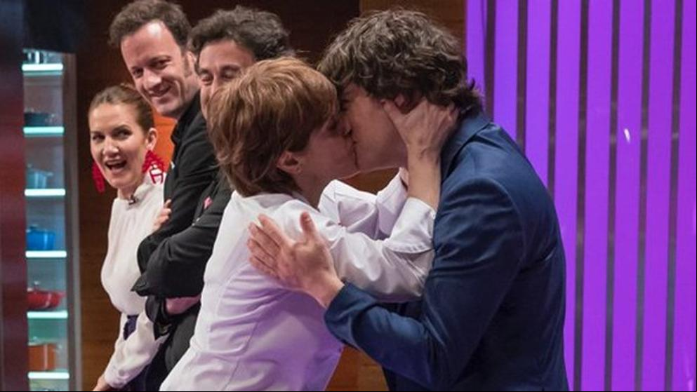 Críticas a Anabel Alonso por besar en la boca a Jordi Cruz