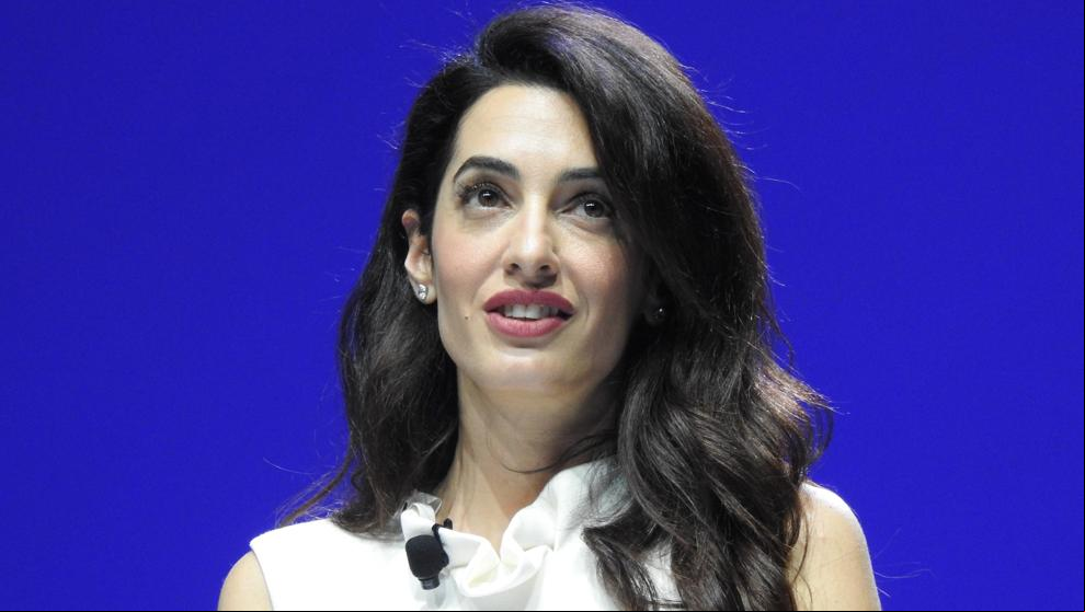 Amal Clooney alerta del “declive” de derechos humanos de mujeres, gays y periodistas