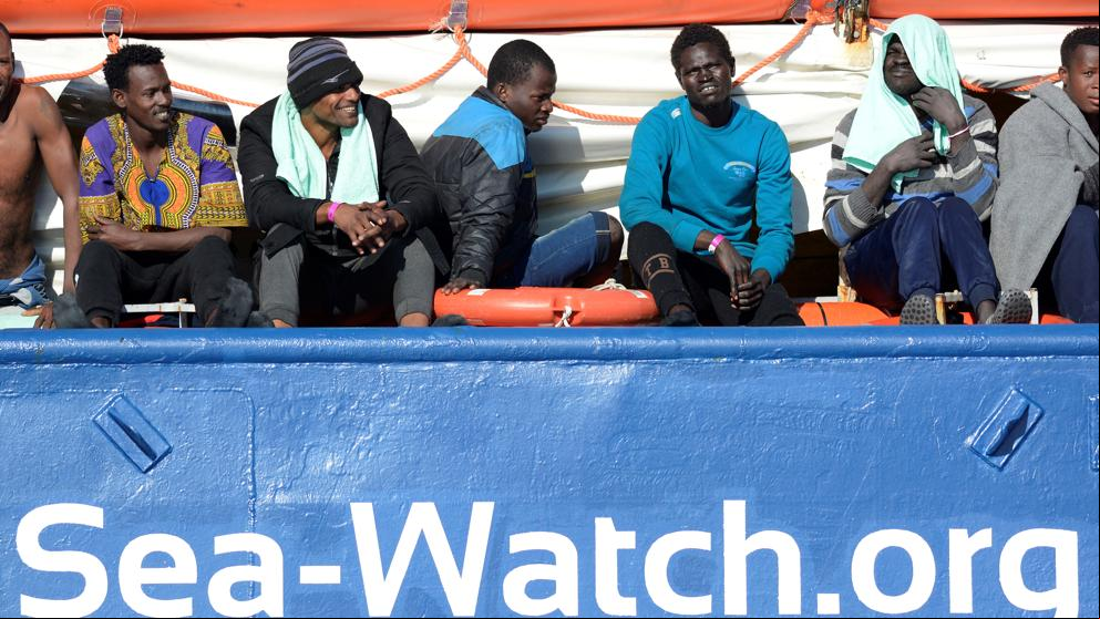 La oenegé ‘Sea Watch’ se niega a devolver a Libia a 52 inmigrantes a pesar de las amenazas de Salvini