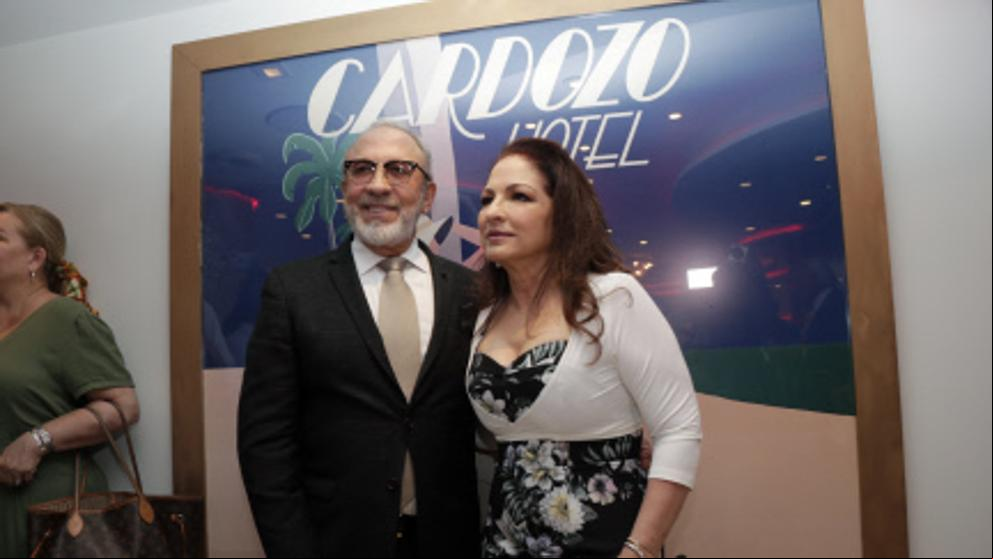 Gloria Estefan reinaugura el hotel donde se rodó ‘Algo pasa con Mary’