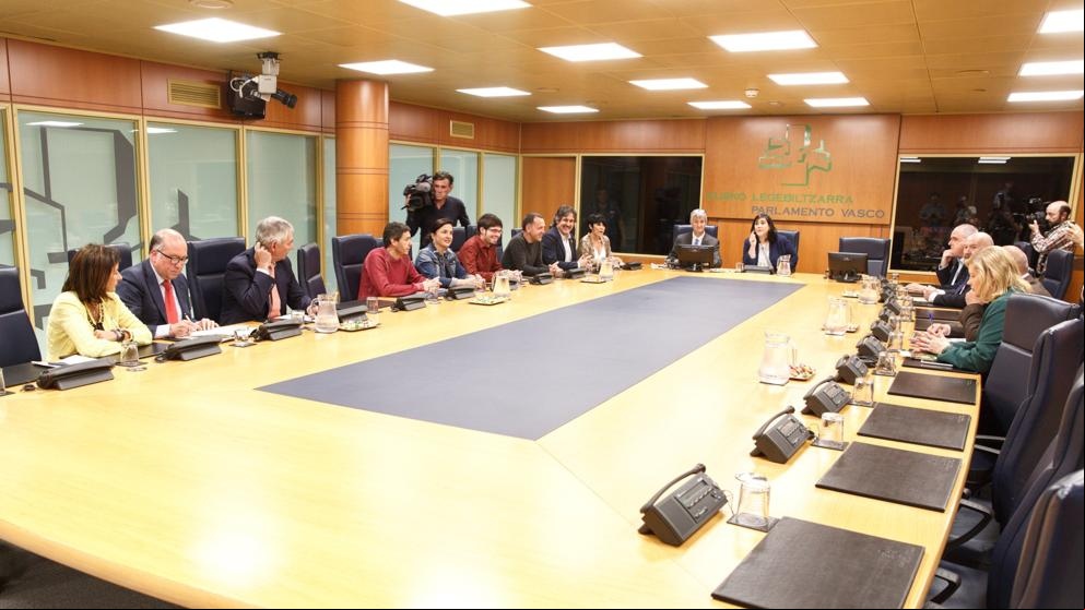 Prorrogado el plazo para que los expertos presenten el nuevo Estatuto vasco