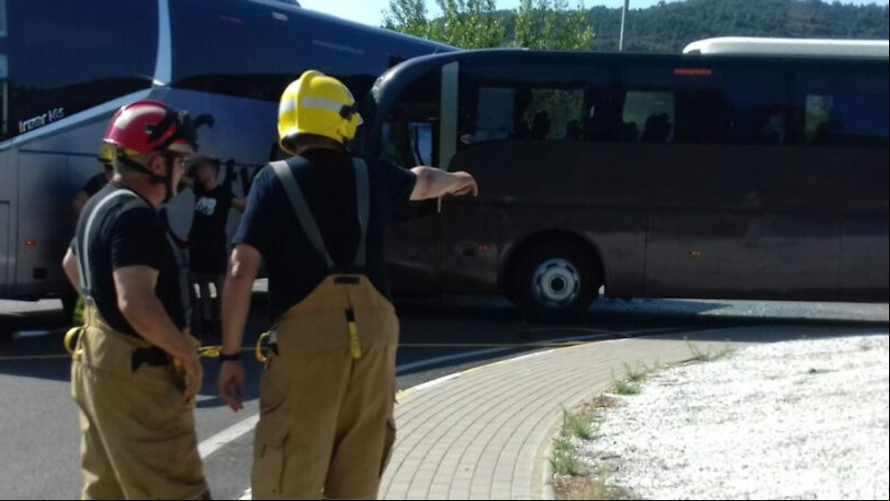 Un choque entre dos autocares causa 14 heridos leves en Lleida