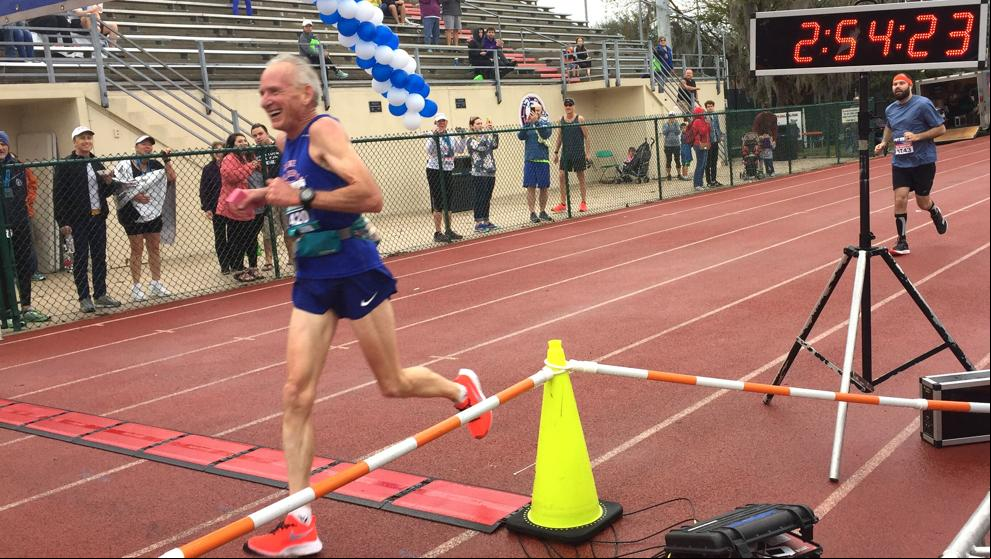 Cómo correr un maratón en menos de tres horas a los 70 años