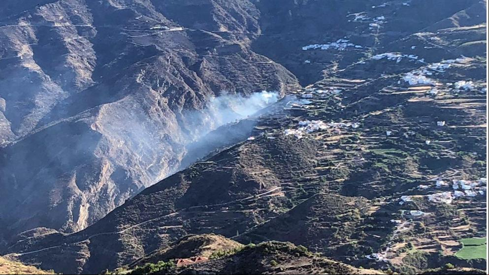 Gran Canaria: El incendio implacable por la ola de calor y el fuerte viento, en directo