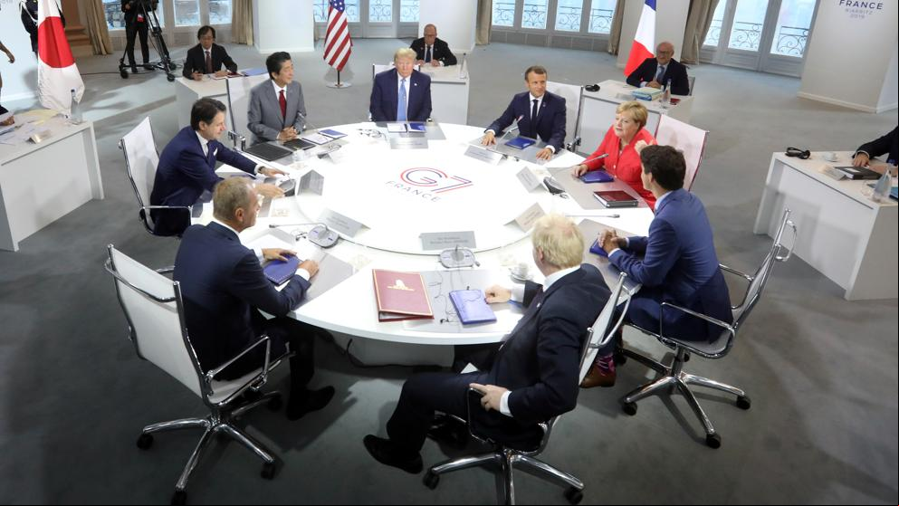 Macron sorprende al G7 con la llegada inesperada del ministro de Exteriores iraní