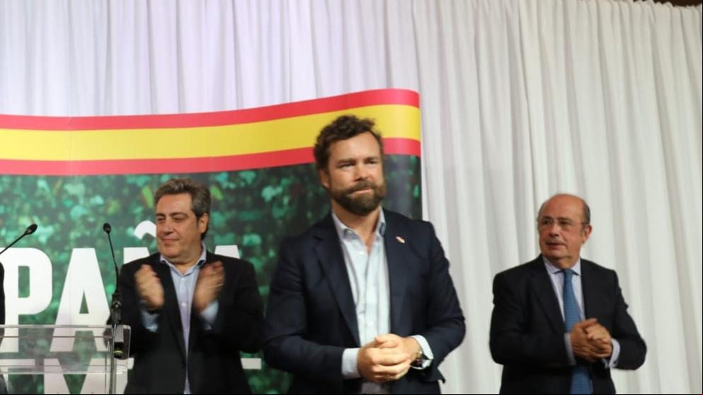 Espinosa de los Monteros y el exasesor estrella de Ayuso se enzarzan en twitter