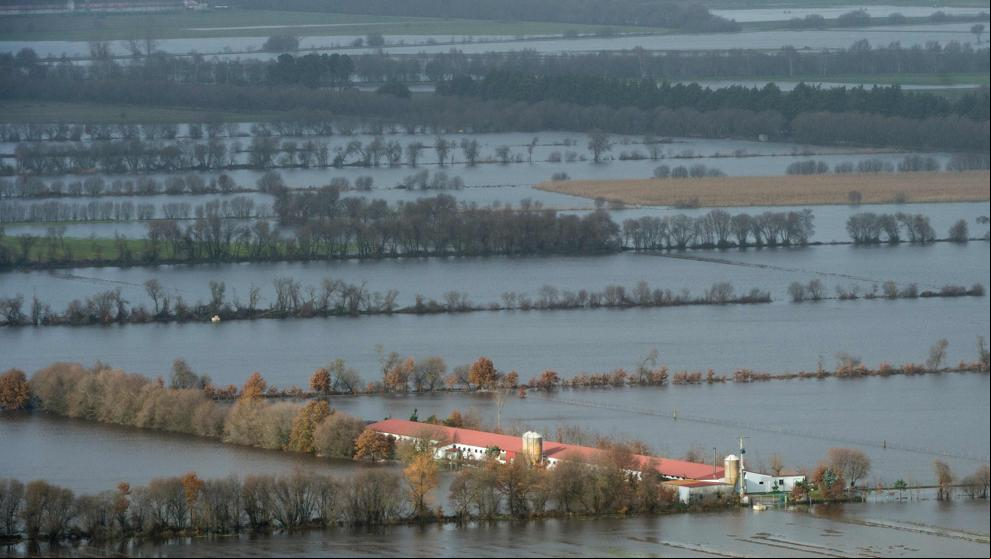 Vientos de hasta 183 kilómetros por hora mantienen en alerta roja a la Galicia costera por el paso de Fabien