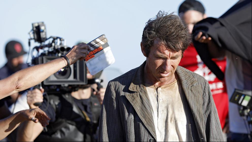 ‘La trinchera infinita’ se impone en los Forqué frente al filme de Almodóvar
