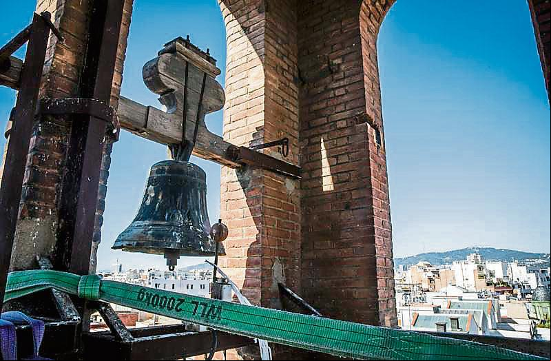 Las campanas de la iglesia del Carme suenan de nuevo en el Raval