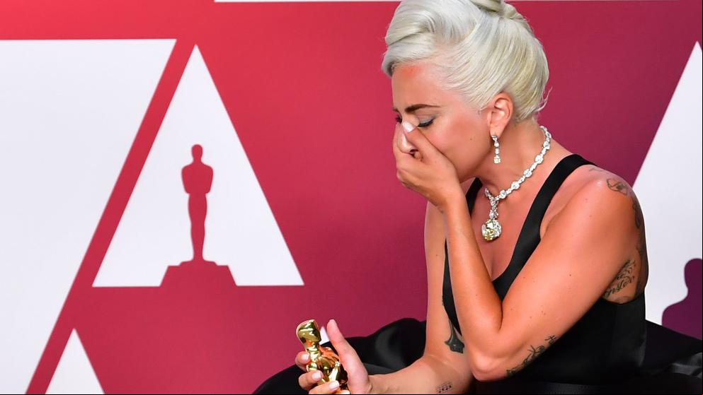 Lady Gaga se confiesa sobre su dolor crónico y su relación real con Bradley Cooper
