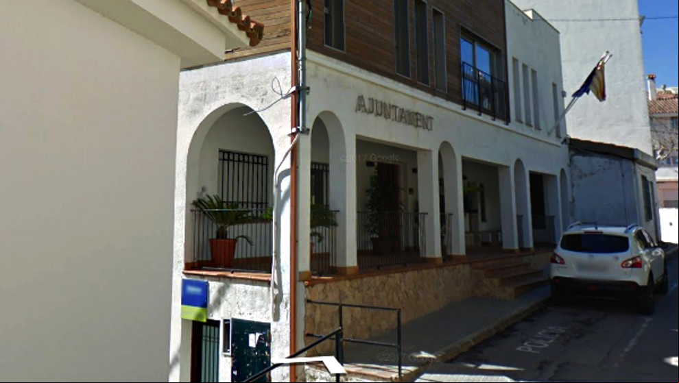 Denuncia por agredir a un funcionario y amenazar de muerte al alcalde de Sant Cebrià