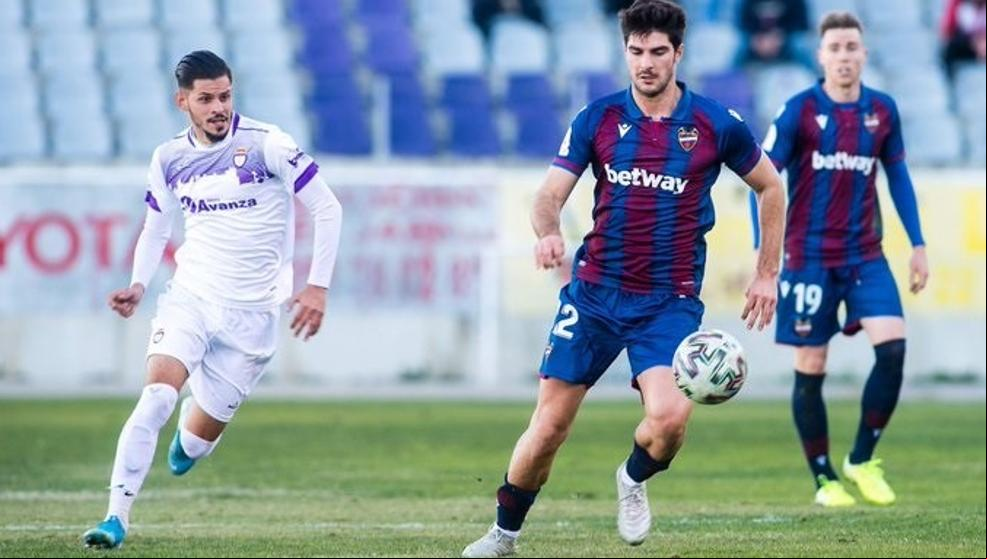 El Levante evita en los penaltis su eliminación de la Copa ante el Jaén de Tercera