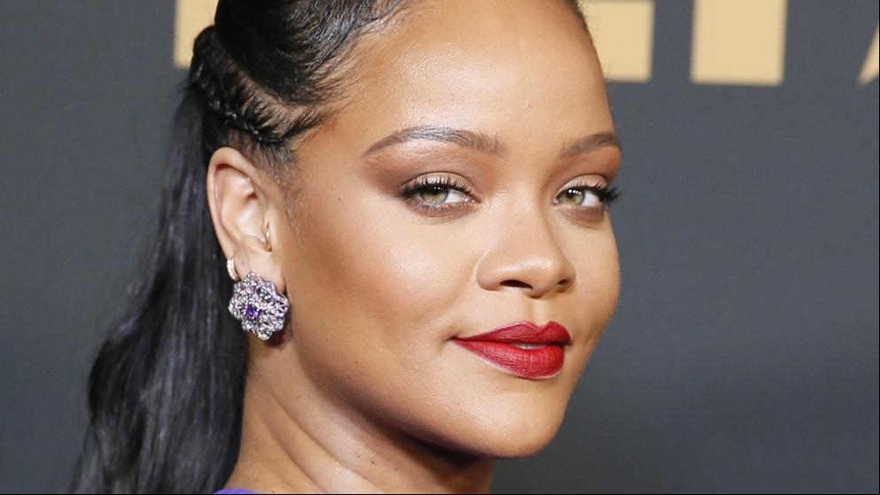El impactante vestido de Rihanna que confirma que el morado va a ser el color de la primavera
