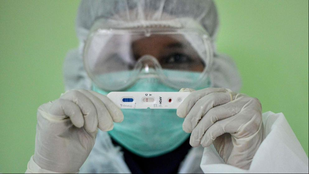 El coronavirus ya lleva 2,4 millones de casos en el mundo y se ha cobrado 165.000 vidas