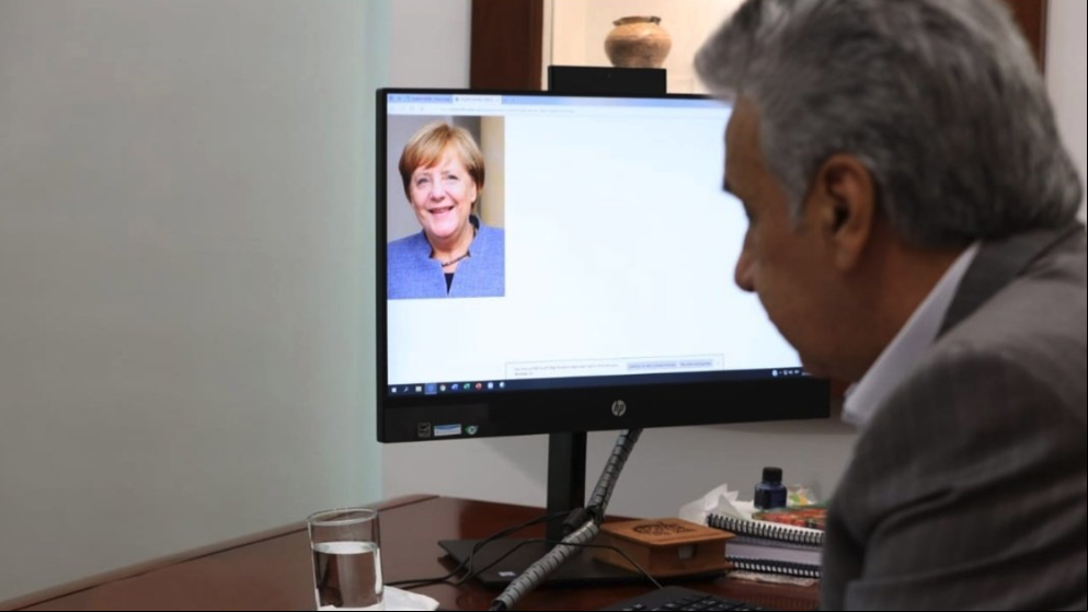 La supuesta “videollamada” entre el presidente de Ecuador y Angela Merkel desata un aluvión de memes