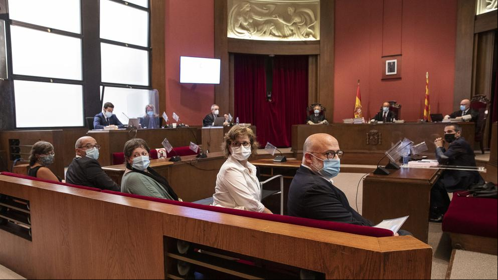 Comienza el juicio contra los ex de la Mesa del Parlament en el TSJC