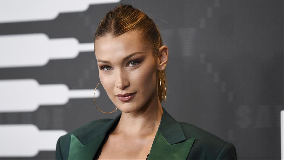 El extremado top corto que Bella Hadid quiere poner de moda