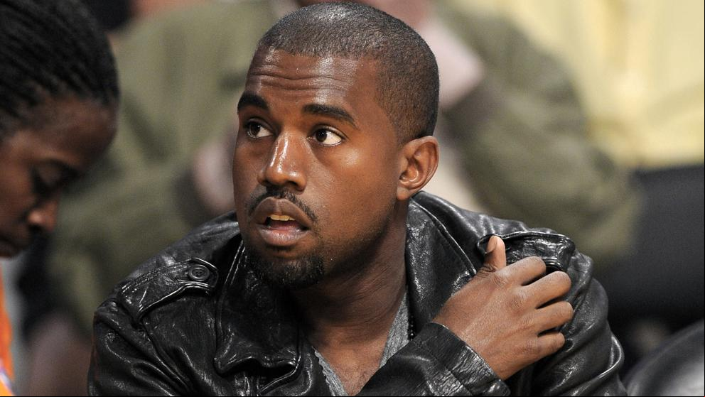 Twitter suspende la cuenta de Kanye West tras publicar un vídeo orinando sobre su premio Grammy