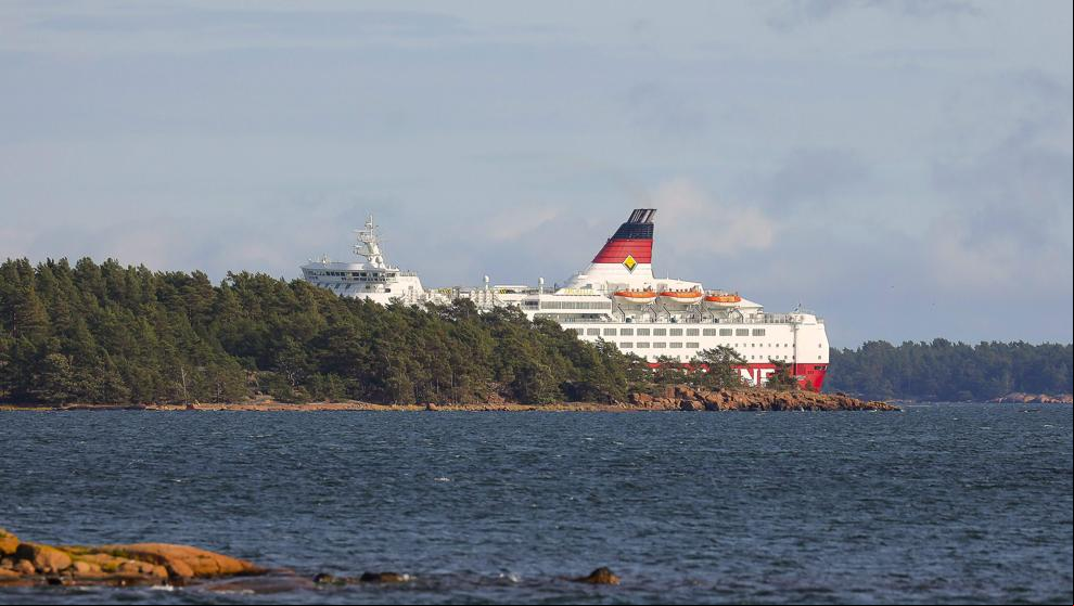 Rescatan a las 281 personas de un ferry antes de hundirse frente a las costas de Suecia