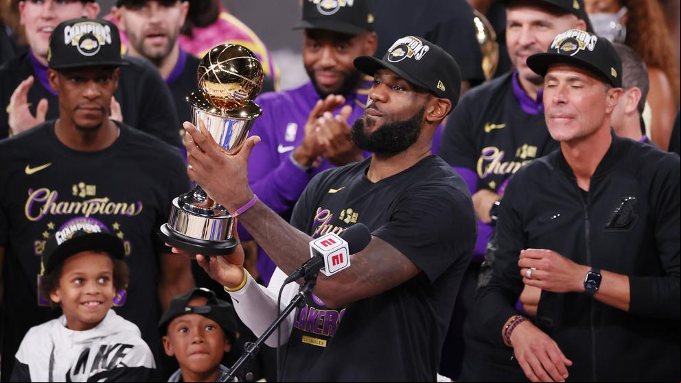 LeBron James pide ayuda para esclarecer un asesinato