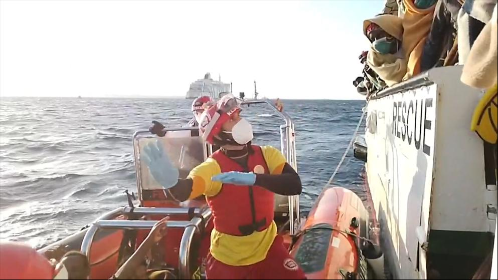 Open Arms logra poner a salvo a todos los migrantes que quedaban a la deriva