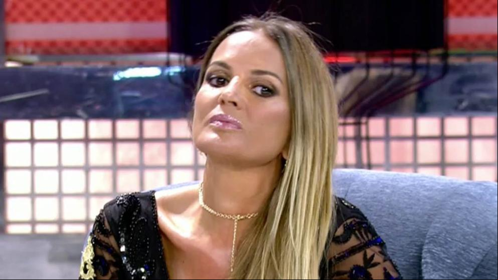 Marta López muestra el resultado de su operación de abdomen y pecho